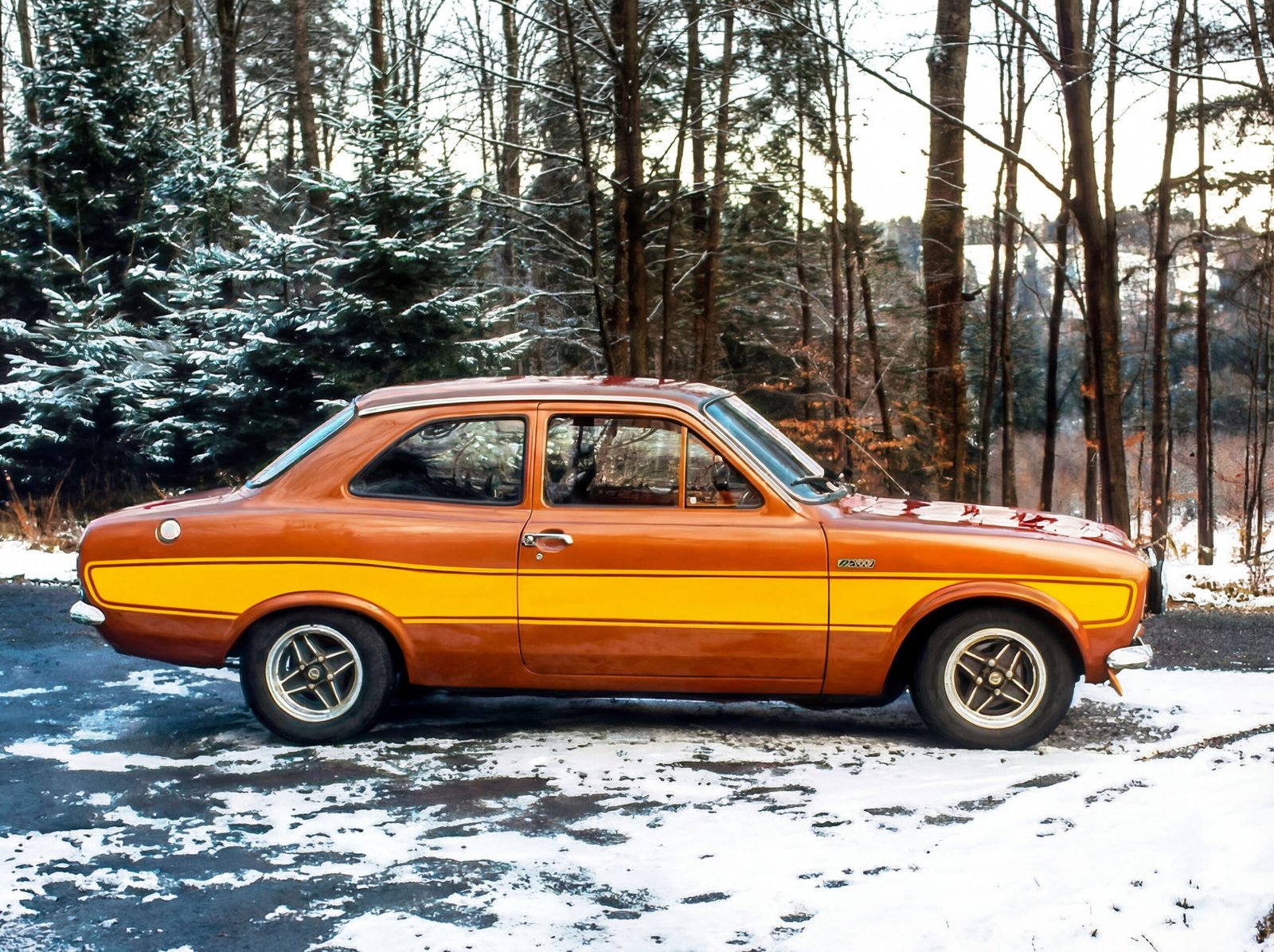 Ford Escort RS 2000 Classic Car in braun und ocker