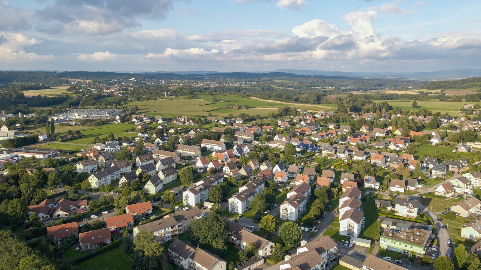 Horn-Bad Meinberg, Ortsteil Moorlage, Luftbild bei sonnigem Wetter