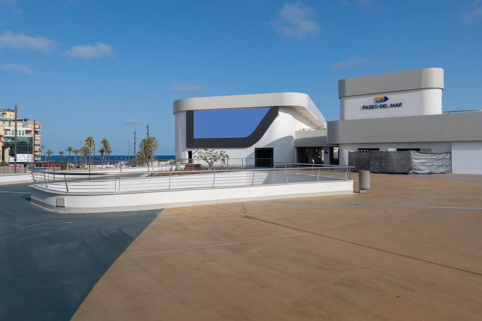 Moderne Architektur in der neuen Hafencity von Torrevieja