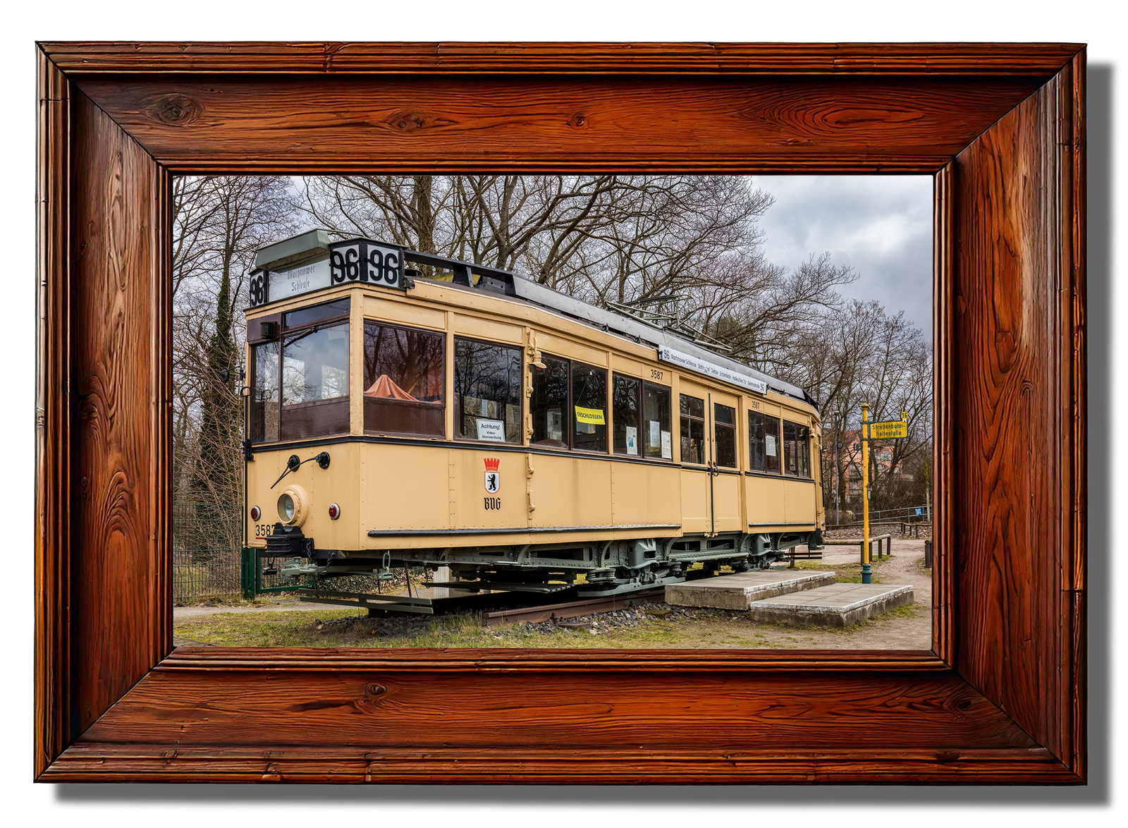 Titelbild Galerie Bahnen, Alte Straßenbahn im Holzrahmen
